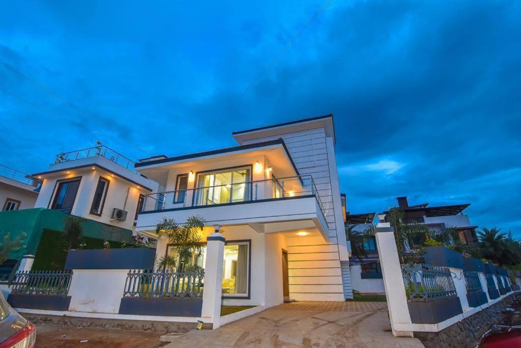 Royal Paradise Villa Лонавала Экстерьер фото